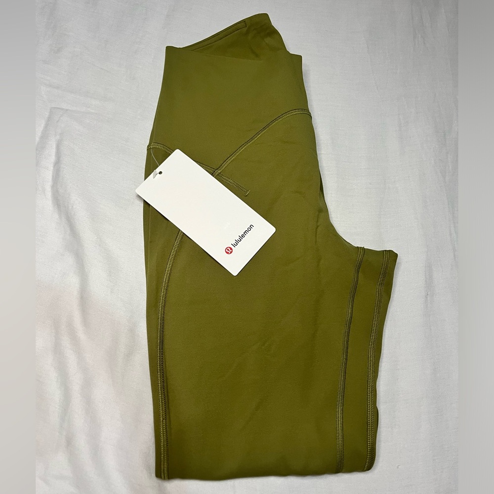 lululemon SIZE 8 
Unlimit HR Tight 25"